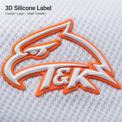 Individuelle Farben inklusive Pantone Gold Silber und Leuchtfarben Waschbare 3D-Silikon-Wärmetransfer-Etiketten für Kleidung