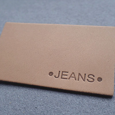 Heißer stempelnder gerader Schnitt prägte Lederflicken für Jeans